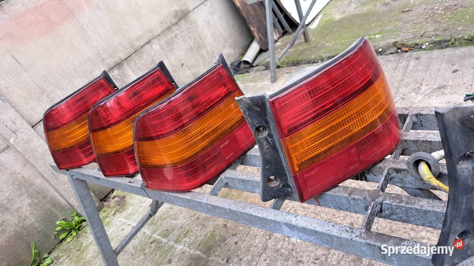 Lexus LS400 ucf20 XF20 lampa tył w błotnik klapę