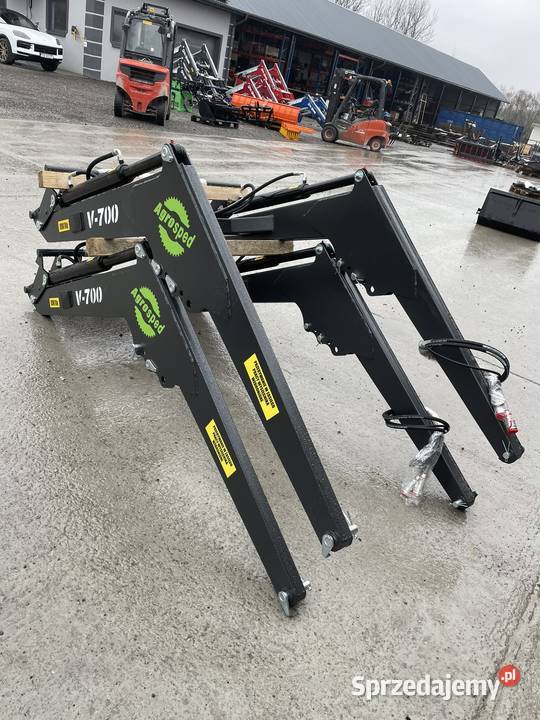 Ładowacz czołowy firmy Agrosped model V700 wielkopolskie Babkowice