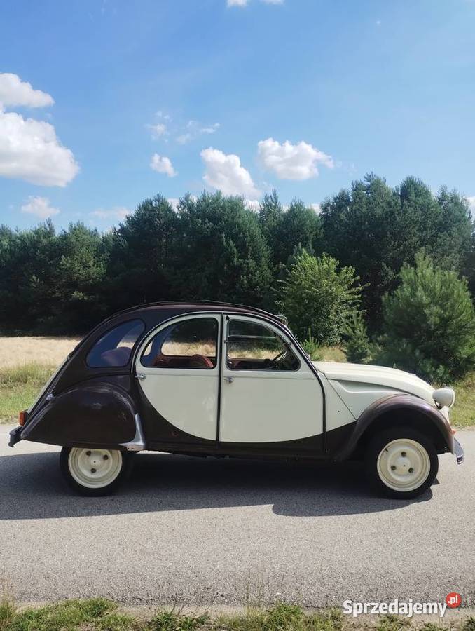 Zabytkowy Citroen 2CV z filmu kaczka Żółte łódzkie Sieradz