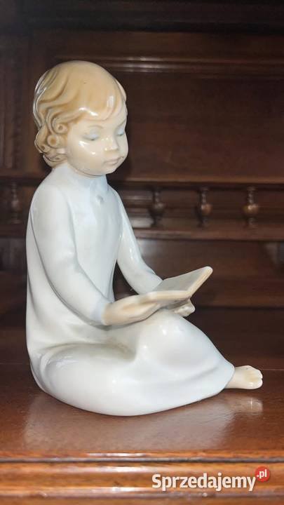 Chłopiec czytający książkę Zaphir Lladro Porcelana i szkło pomorskie Gdańsk