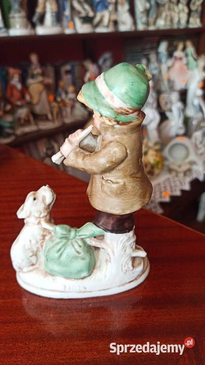 Figurka chłopca grającego na flecie pieskowi pomorskie Gdańsk