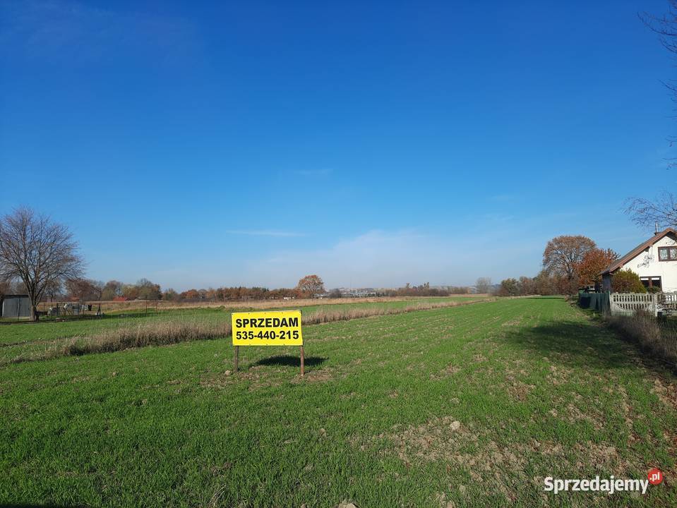 Sprzedam działkę budowlaną w m Ispina koło m budowlana