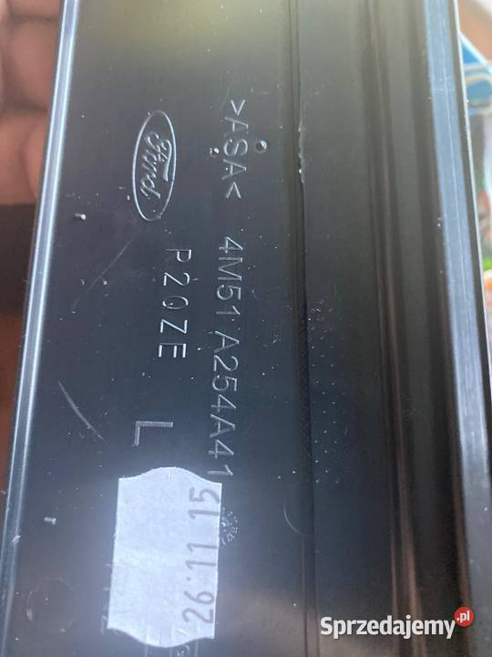 Ford Focus mk2 listwa drzwi lewa Karoseria Karoseria