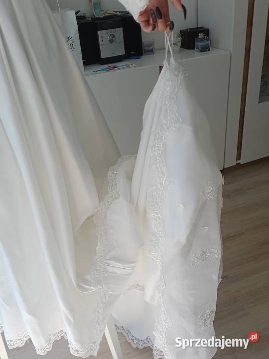 Sprzedam suknię ślubną z trenerem Legionowo