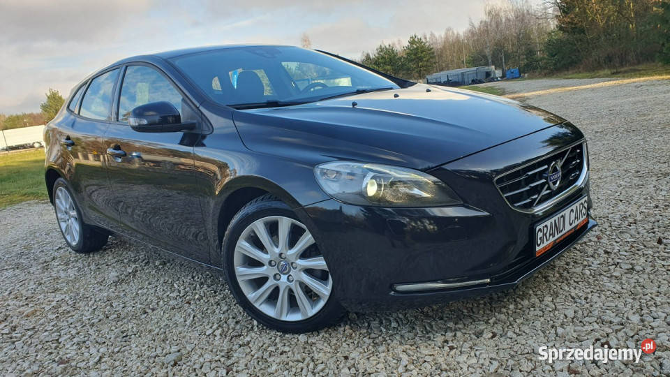 Volvo V40 16 D2 115 Kinetic Navi BiXenon nieuszkodzony sprzedam
