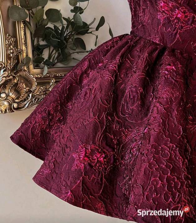 Piękna sukienka w kolorze bordowym idealna na Olesno