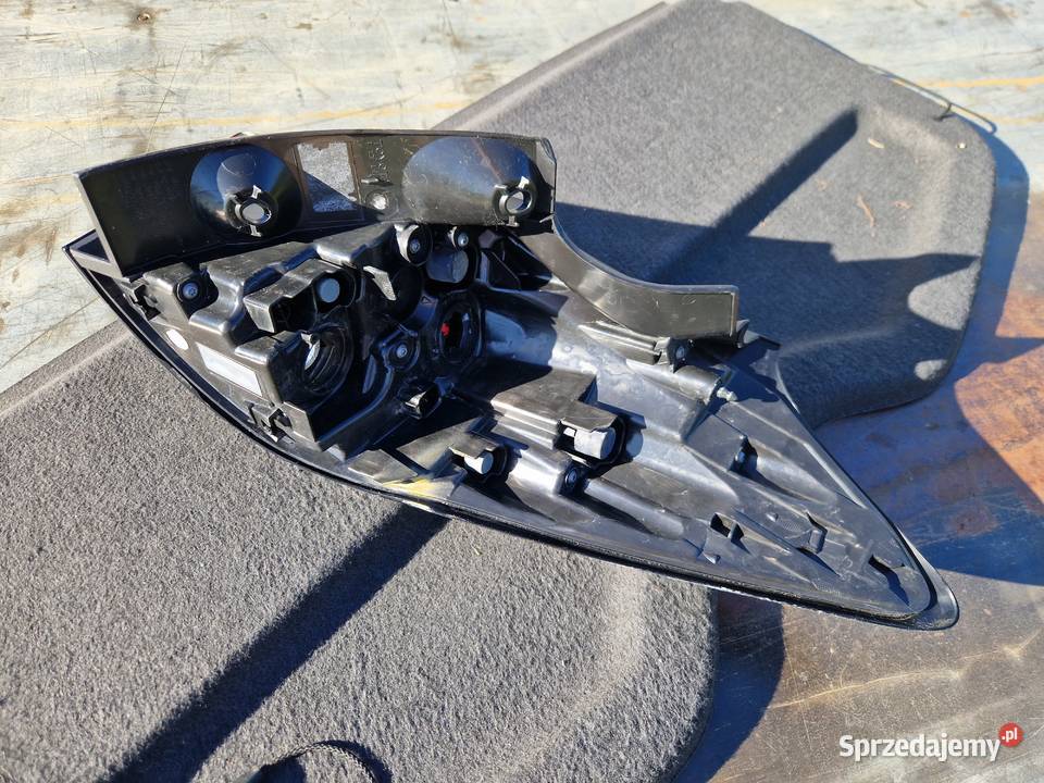 Toyota Yaris Cross lampa tył LED ORG EU lewe Mielec