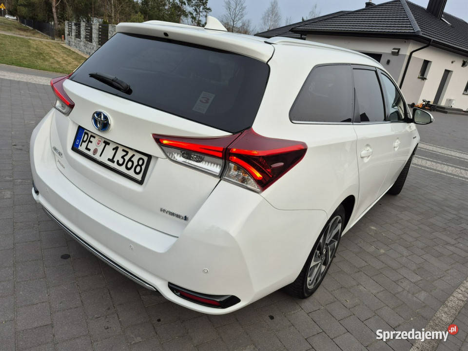 Toyota Auris 18 hybrid climatronic kamera grzane światła do jazdy dziennej Drelów sprzedam