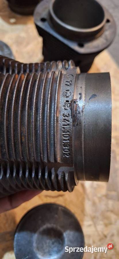 Cylindry z tłokami garbus 1600 341101302 osobowe Kruszyn Krajeński sprzedam