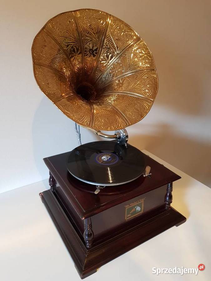 Gramofon drewniany z mosiężną trąbą nakręcany na Tarnobrzeg
