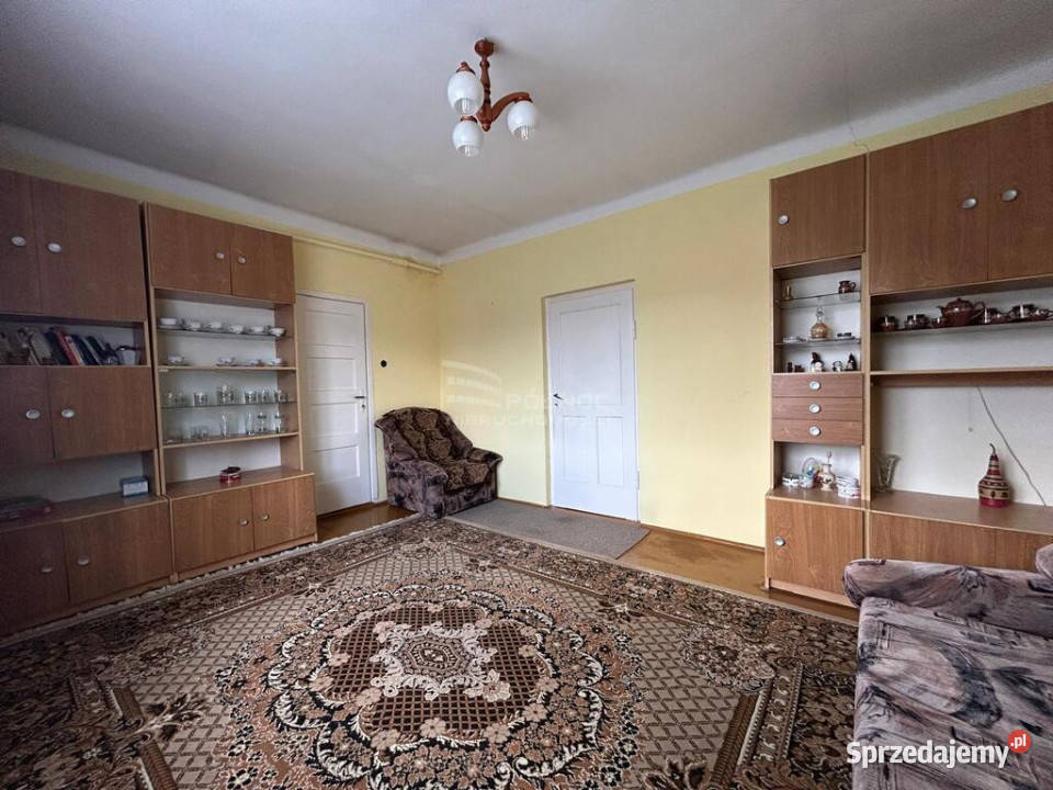 Siedlisko z budynkami gospodarczymi i 16 ha blacha