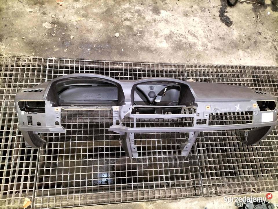 Deska rozdzielcza BMW E65 E66 Czarna WERSJA osobowe Poręba