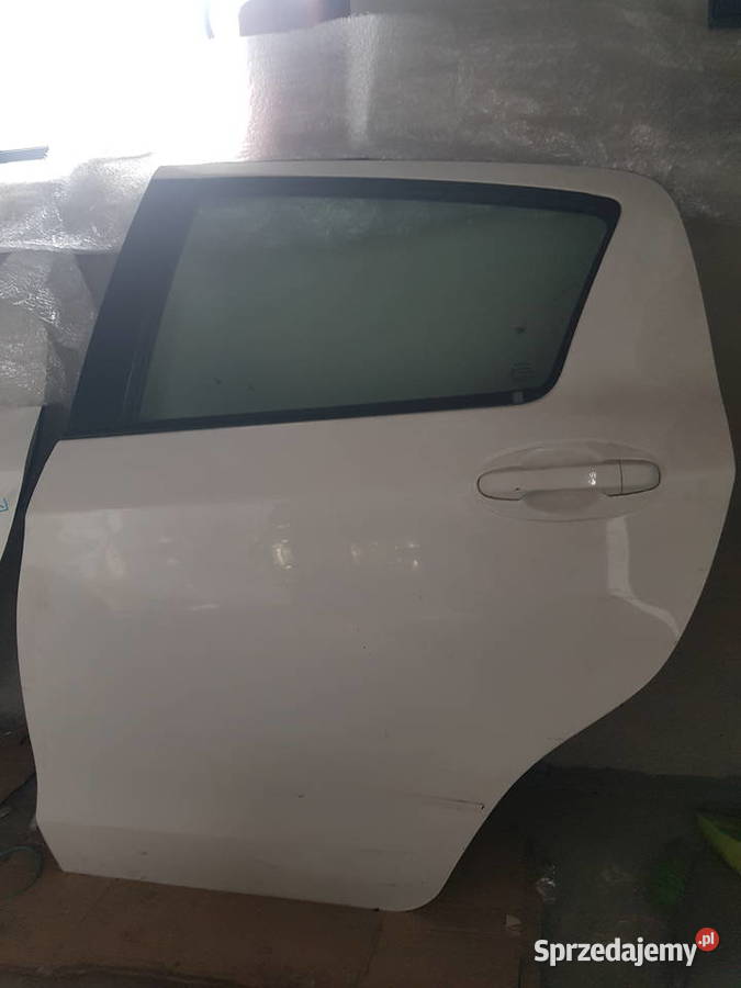 drzwi tylne lewe Toyota yaris III Samochody osobowe Świerklany