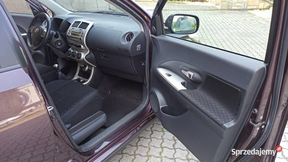 Większy brat yarisa Motoryzacja Tymbark