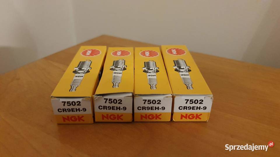 NOWE NGK świecae zapłonowe CR9EH9 komplet Gdańsk