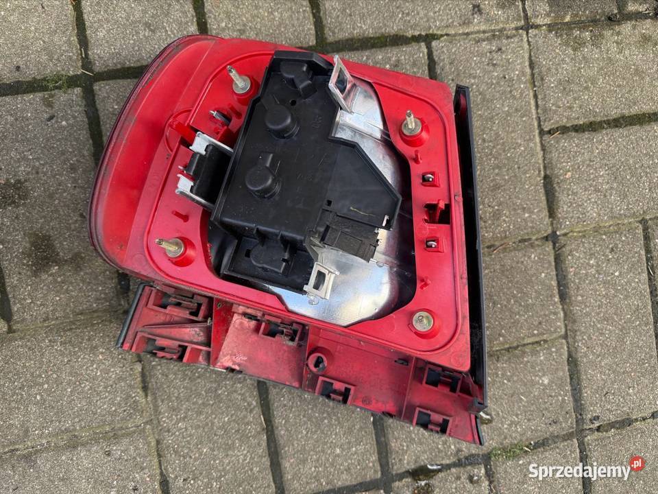Lampa tył lewa sedan Audi A4B5 Ostrów Wielkopolski