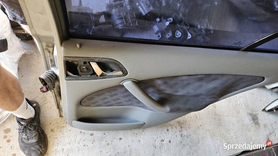 Drzwi prawy przód Skoda Octavia I kombi Człuchów sprzedam