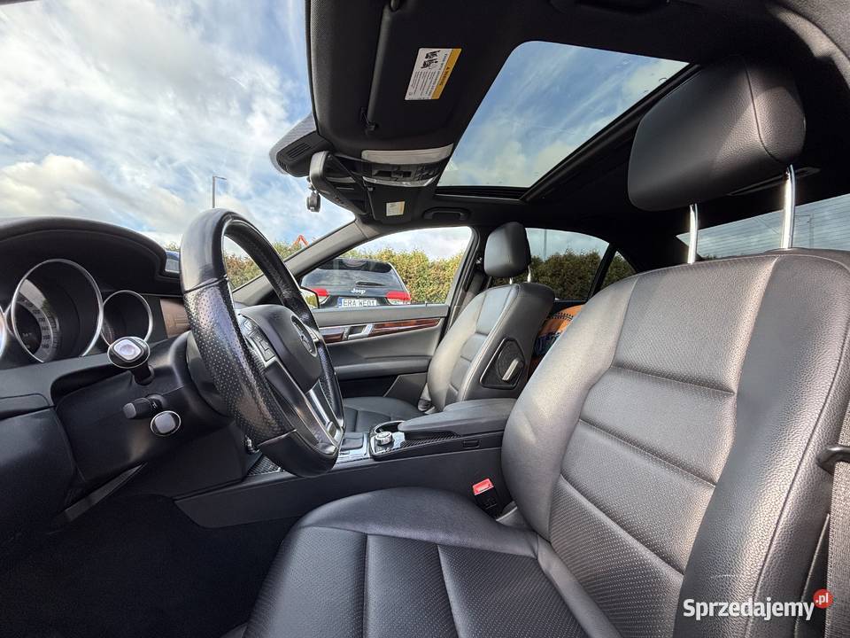 Mercedes Benz C300 wielofunkcyjna kierownica Paniówki