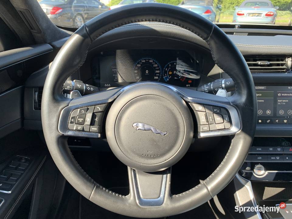 Jaguar XF 20 300 2019 Benzyna nieuszkodzony Kraków
