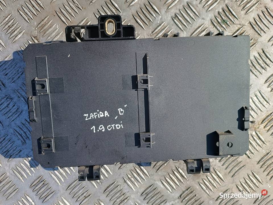 13220831 Skrzynka bezpieczników Opel Zafira B osobowe Układ elektryczny, zapłon Niwka