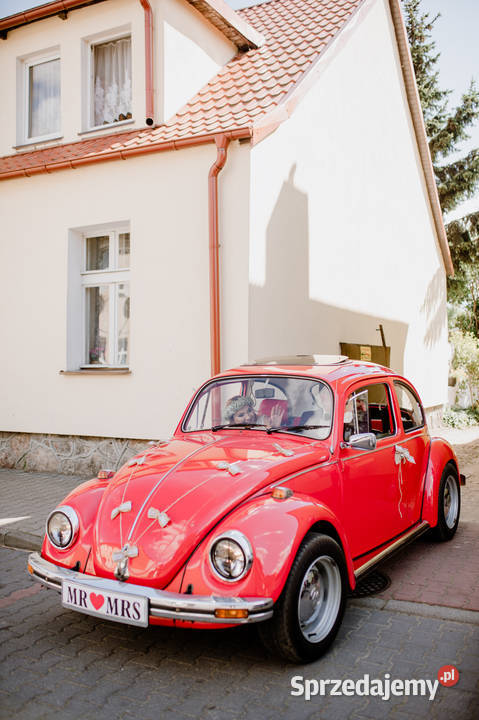 Auto do ślubuwesele CZERWONY GARBUS sesje