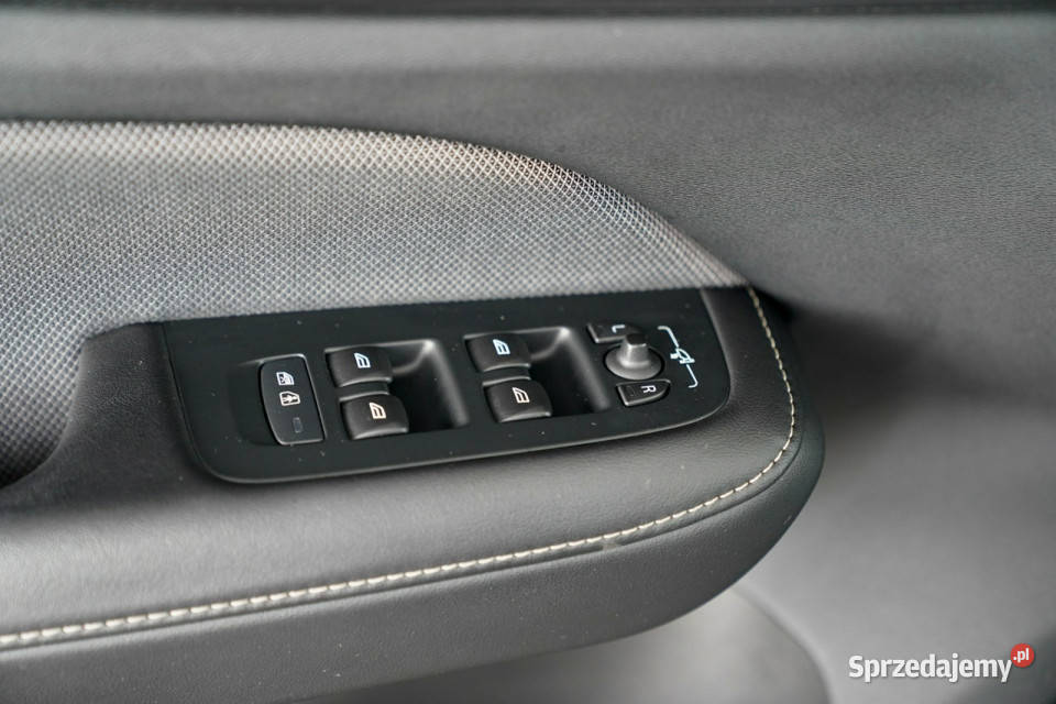Volvo V60 R DESIGN acc FUL LED skóra nawi ALUSY nawigacja
