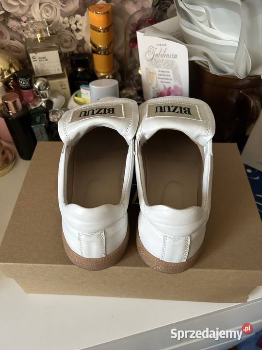Buty bizuu biały