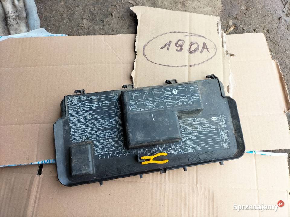 AUDI 80 B3 80 B4 KLAPKA OSŁONA SKRZYNKI Kamień-Kolonia