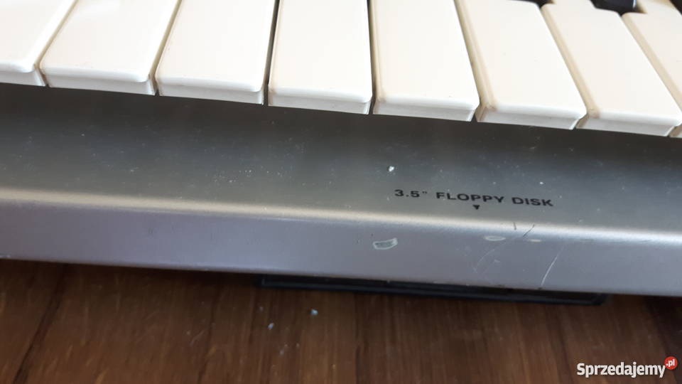Roland E60 Używany4gb karta z podkładami MIDI Luzino