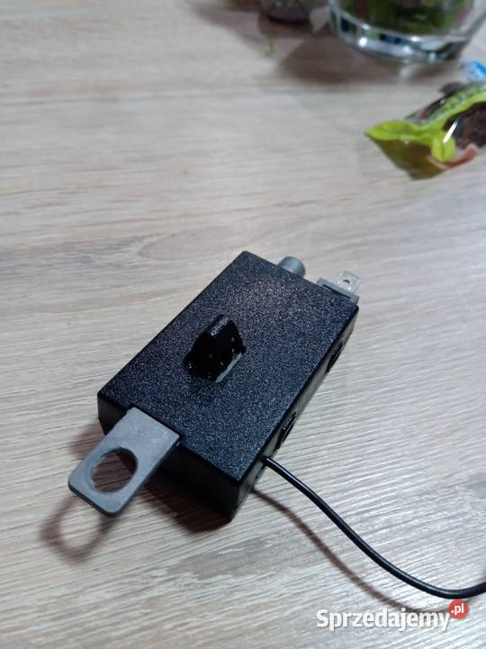 WZMACNIACZ ANTENY ANTENOWY VOLVO 30732030 C30