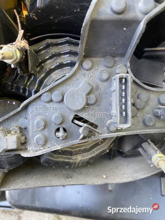 Lampa tylna lewa w błotnik tył Toyota Avensis Lampy tylne Kamocin