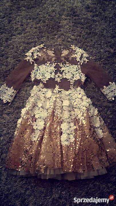 Rozkloszowana sukienka z koronkitiulu i lubelskie Łuków