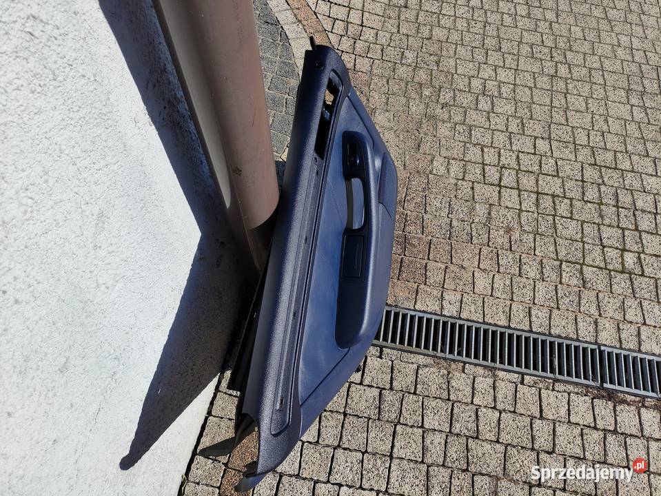 Boczek lewy tył skóra granatowa Audi A6 C5 Niegowonice