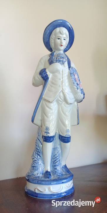 Figurka młodzieńca z koszykiem owoców Bez Gdańsk