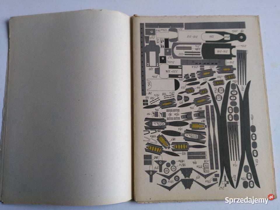 Mały Modelarz 11121990 Lotniskowiec HMS ARK Dąbrowa Górnicza sprzedam