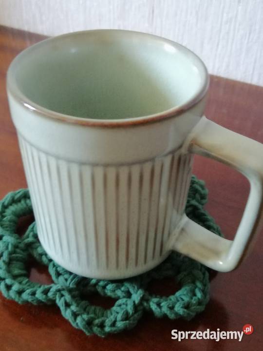 Zestaw 2 kubków z ocieplaczami i podkładkami