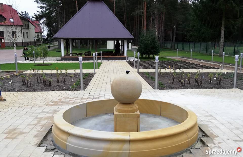 Fontanna z kamienia paskowiec naturalny