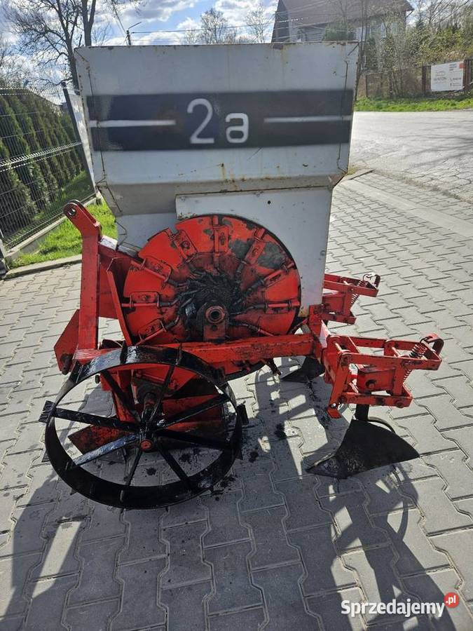 Sadzarka do ziemniaków automatyczna na dwa koła Siewniki i sadzarki Stogniowice