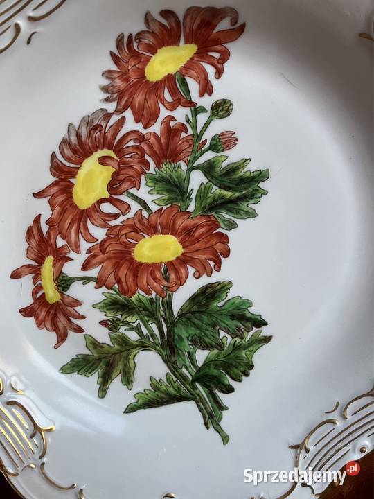 Patera z białej porcelany Chryzantemy Powstała Gdańsk