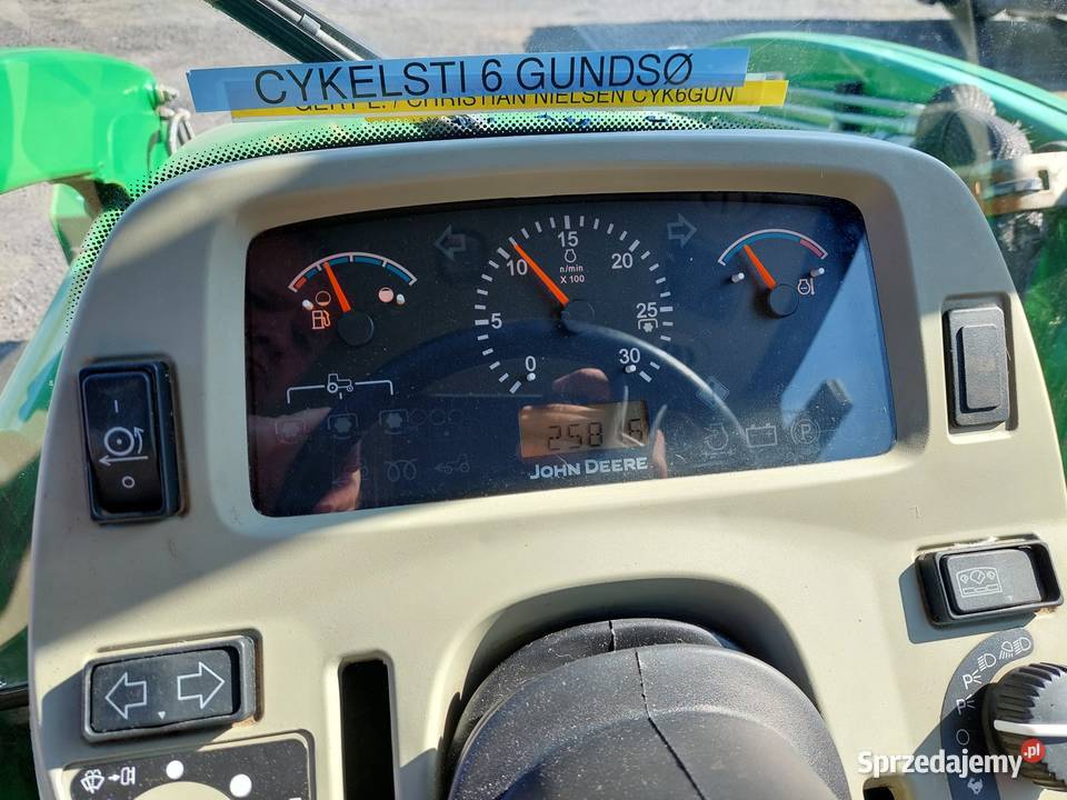 Ciągnik ogrodniczy komunalny John Deere 3720 z wielkopolskie