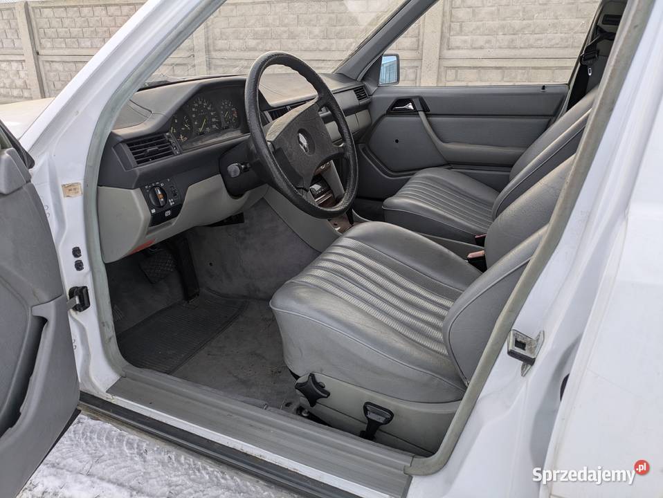 W124 Mercedes Benz wąska listwa 230e 23 benzyna Wołczyn