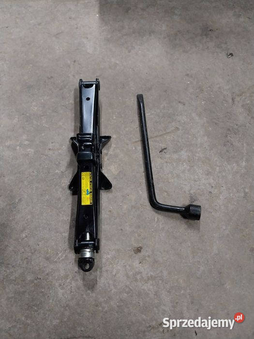 Lewarek podnosnik klucz 14 d4d toyota yaris III