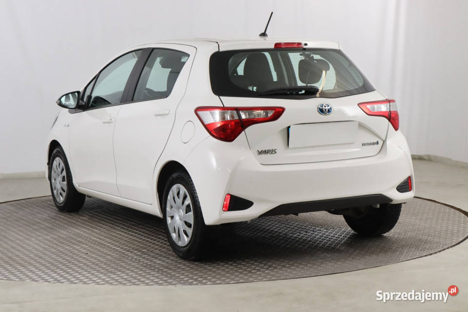 Toyota Yaris 15 Hybrid Rok produkcji 2020 Zabrze