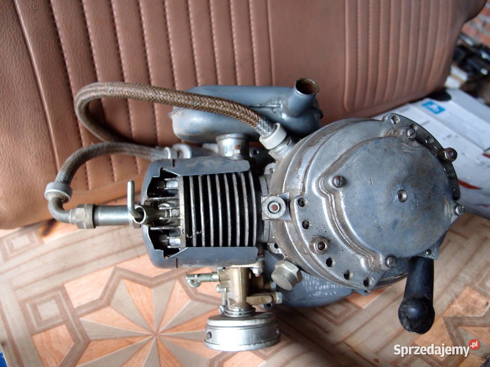 Mały radziecki silnik spalinowy Produkcja PRL Łódź