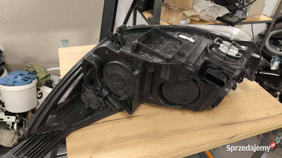 Reflektor prawy Lampa prawa Przód Ford Focus MK3 Zawady