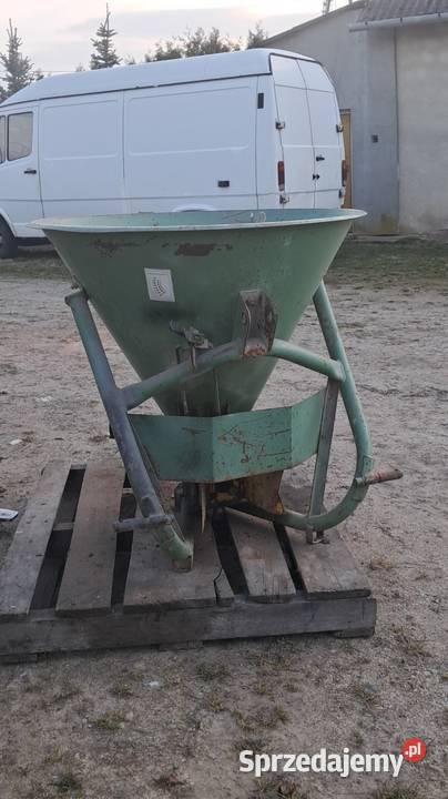 Rozsiewacz do nawozu LEJEK metalowy Agromet Błędów