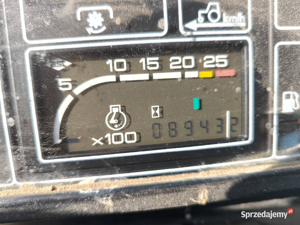 Ciągnik Massey Ferguson 397T opryskiwacz Bury wielkopolskie Łobżenica