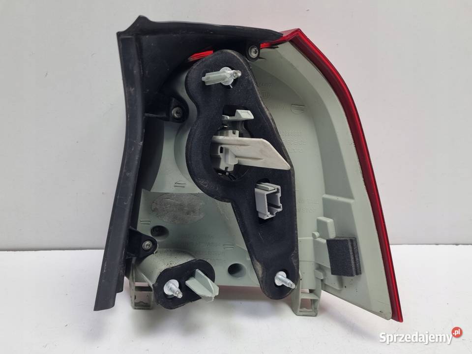 Volvo V70 III XC70 TYLNIA TYLNA LAMPA LEWA lewy Chełm