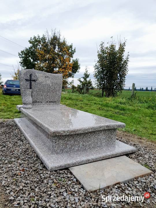 Tani nagrobek granit brąz królewski z wazonem Świdnica