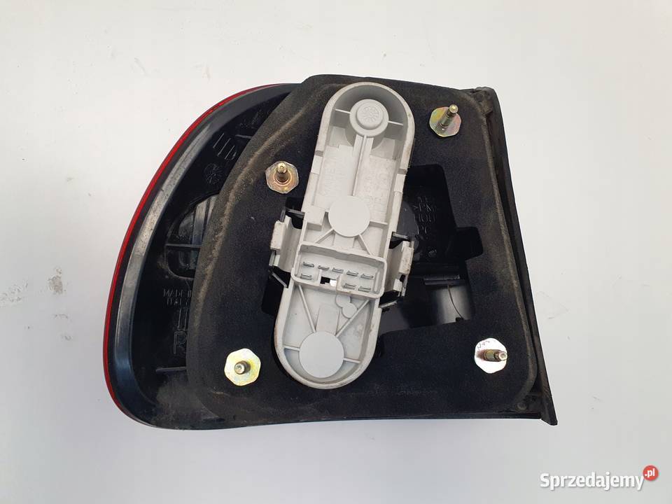 LAMPA PRAWA Volvo V40 I lift 9904r TYLNA prawy Rudka